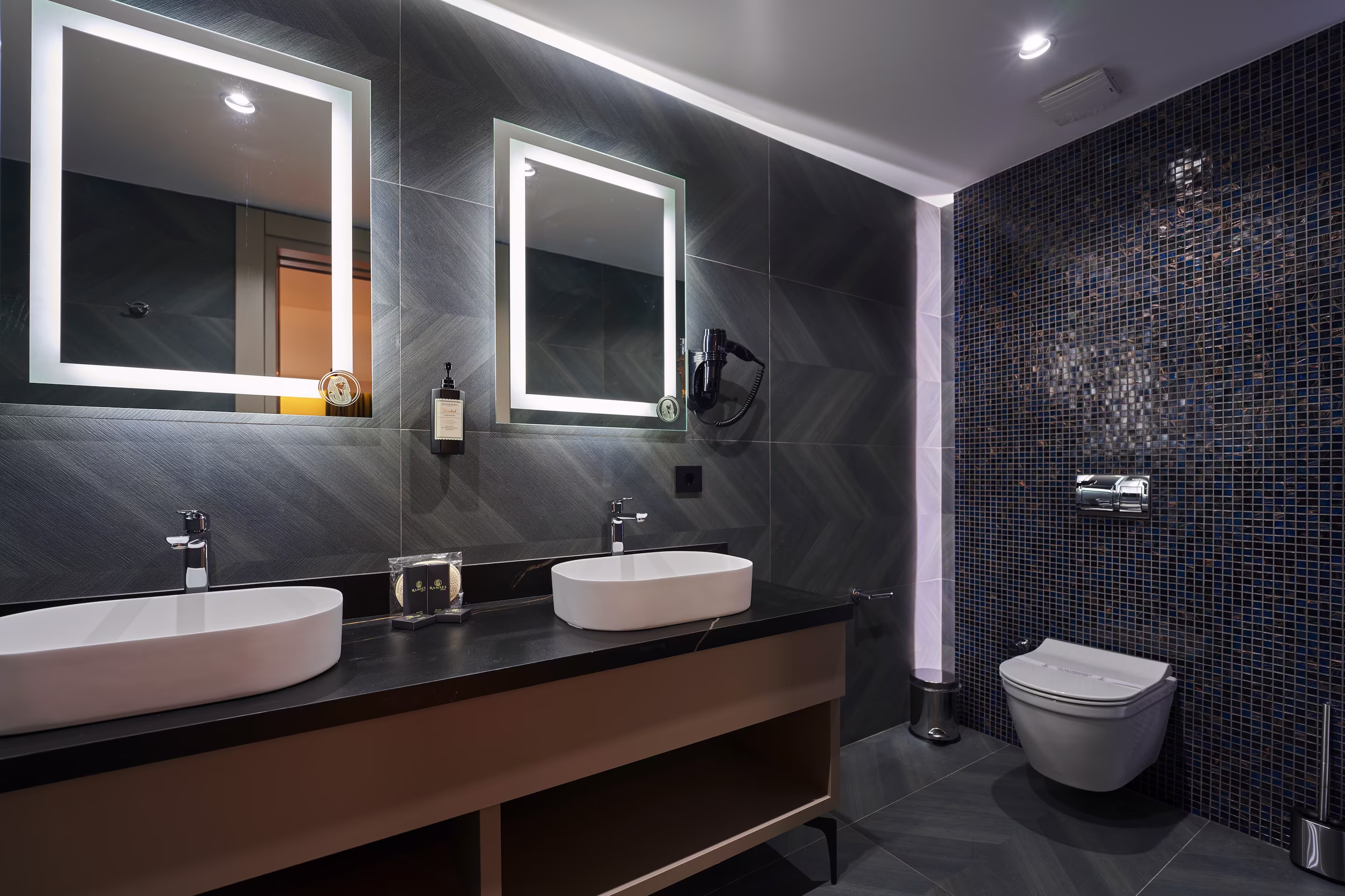 Ramses-hotel-izmir-odalar-king-suite-03