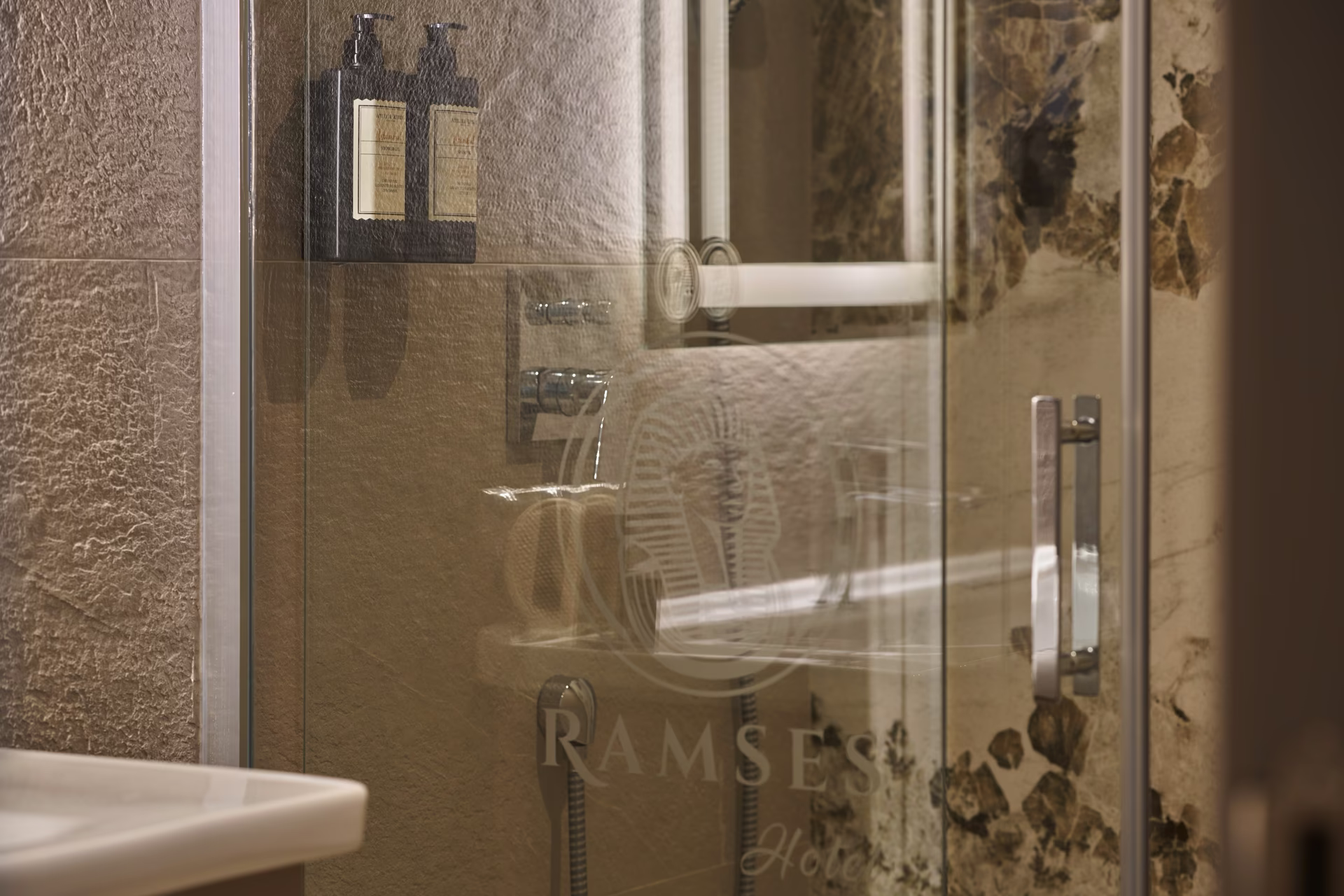 ramses-hotel-izmir-cift-kisilik-oda-11